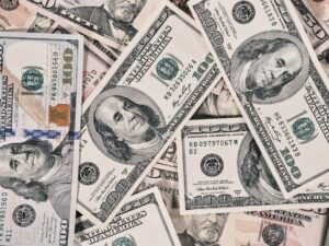 Dépôt espèces Banque Populaire : quel délai pour votre versement ?